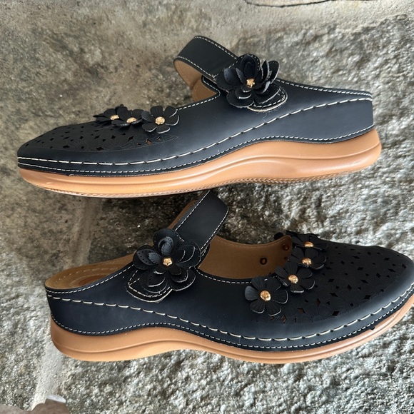 NWOT Luo ge Floral Women's Shoes - Picture 2 of 9